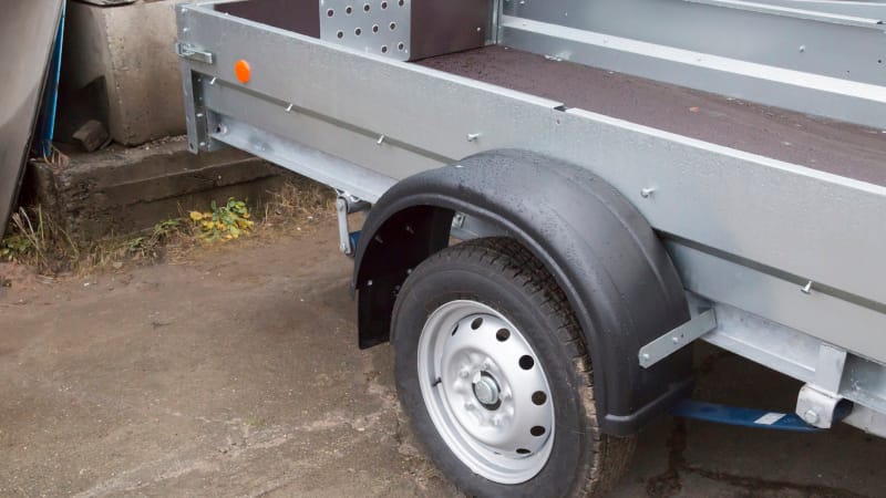 Three Signs You Need New Trailer Tires